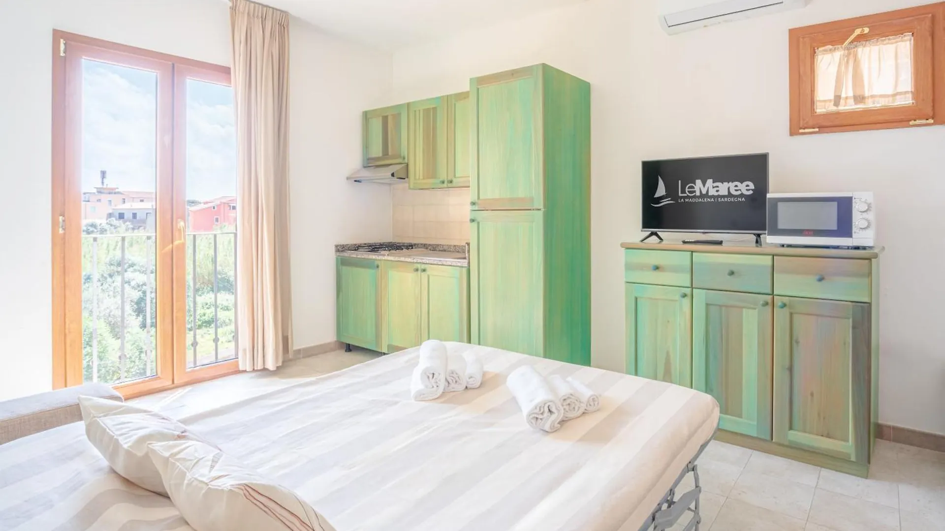 Appartamenti Le Maree 马达莱纳 公寓式酒店